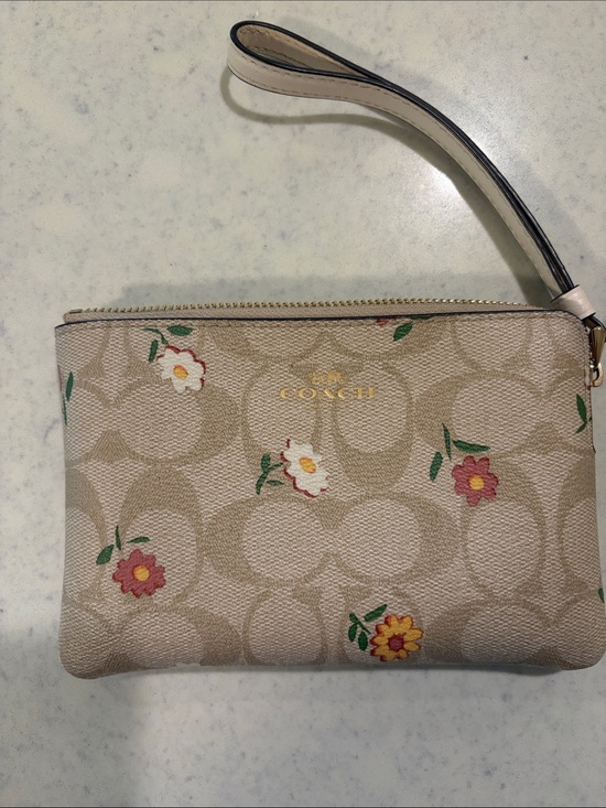 Coach Handbags - Coach Corner Zip Wristlet in Signature Canvas (B6)